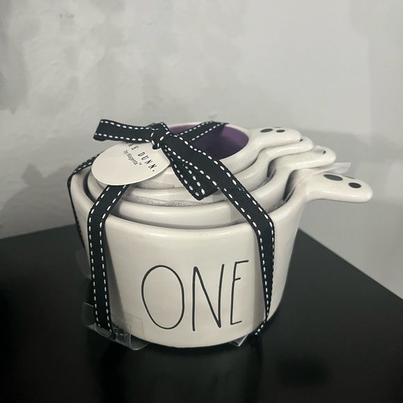 Rae Dunn Ghost measuring cups - Picture 1 of 2